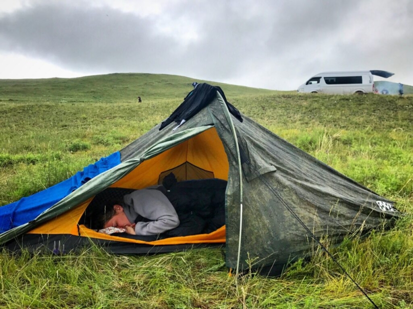 La historia de Anna Smolina, que recorrió medio país en bicicleta con su perro La historia de Anna Smolina, que recorrió medio país en bicicleta con su perro