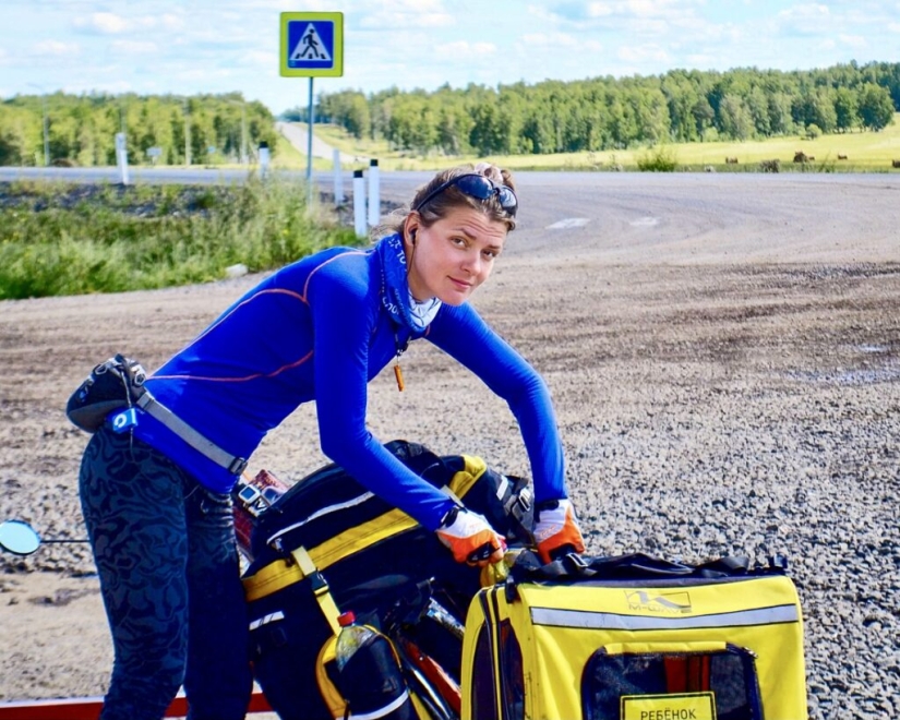 La historia de Anna Smolina, que recorrió medio país en bicicleta con su perro La historia de Anna Smolina, que recorrió medio país en bicicleta con su perro