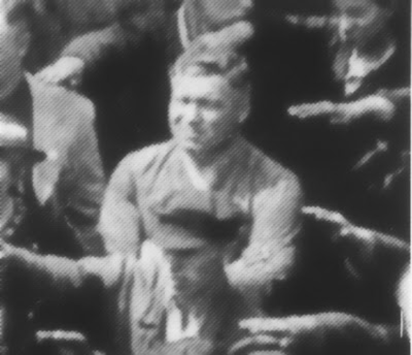 La historia de August Landmesser, el hombre de la foto que no levantó la mano en un saludo nazi