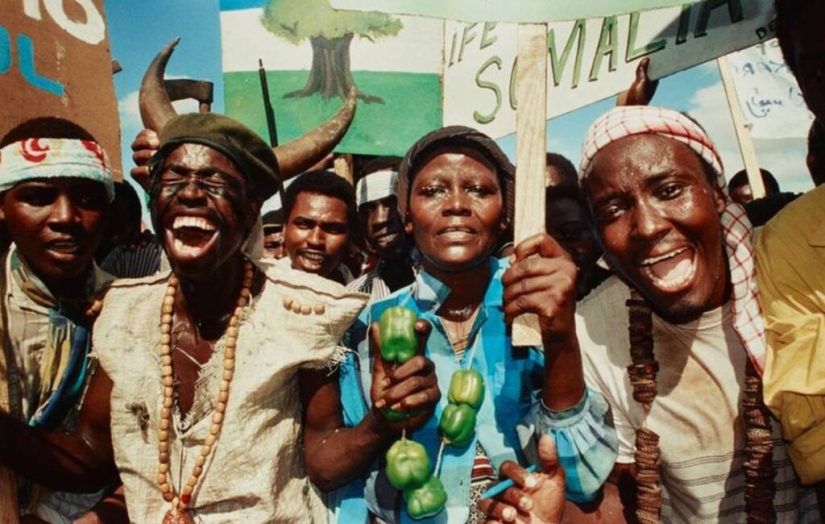 La historia de Dan Eldon, un fotógrafo que murió en el trabajo