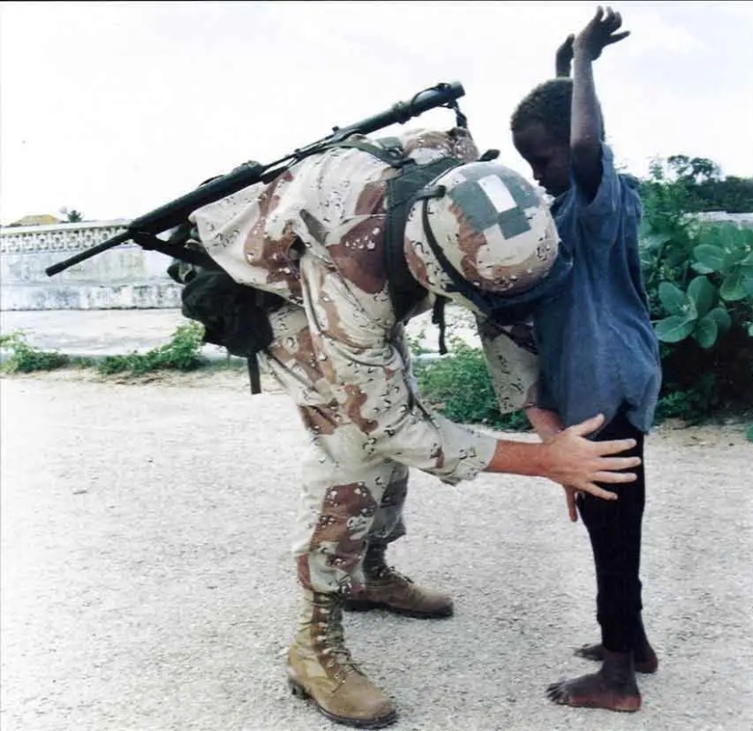 La historia de Dan Eldon, un fotógrafo que murió en el trabajo