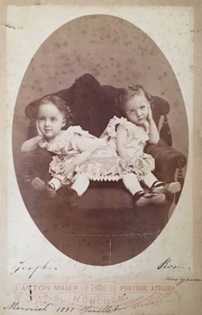 La historia de dos siamesas, las hermanas Blazek, una de las cuales dio a luz a un niño. La historia de dos siamesas, las hermanas Blazek, una de las cuales dio a luz a un niño.