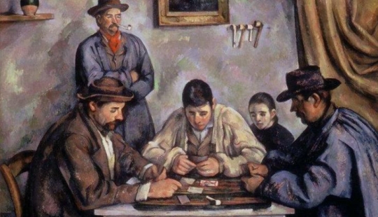 La historia de una mesa de cartas maldita con 17 vidas y destinos rotos