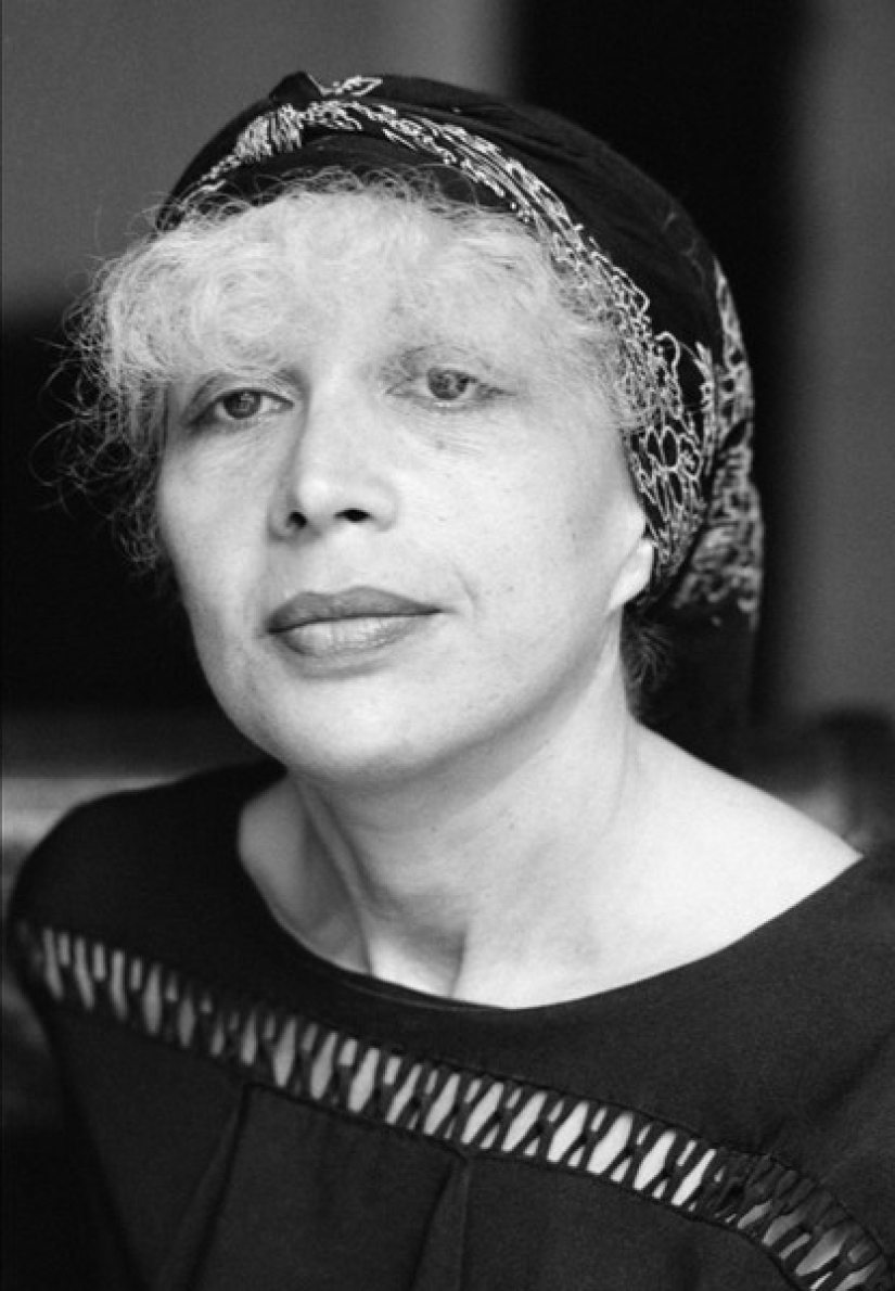 La infancia arruinada de Eva Ionesco, una niña que se convirtió en el juguete sexual de su madre a la edad de 5 años