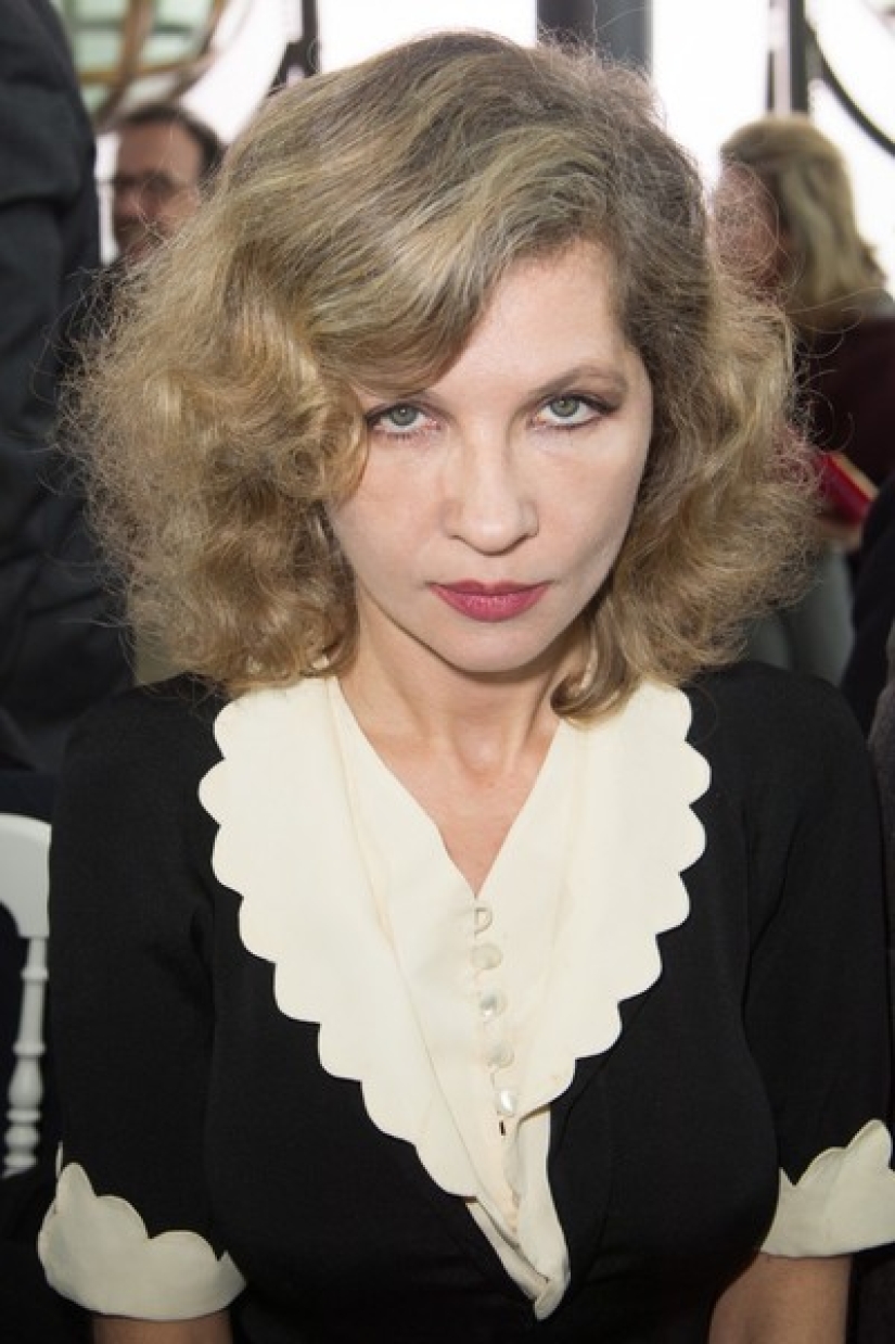 La infancia arruinada de Eva Ionesco, una niña que se convirtió en el juguete sexual de su madre a la edad de 5 años