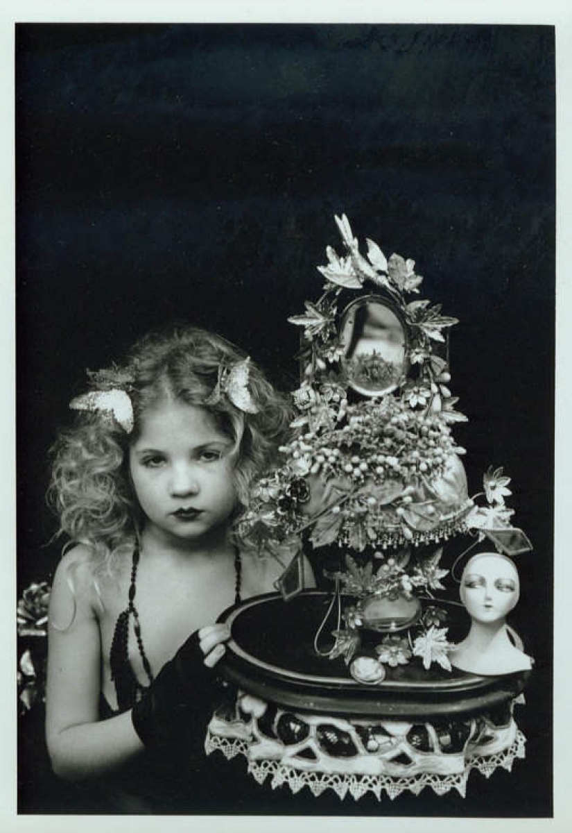 La infancia arruinada de Eva Ionesco, una niña que se convirtió en el juguete sexual de su madre a la edad de 5 años