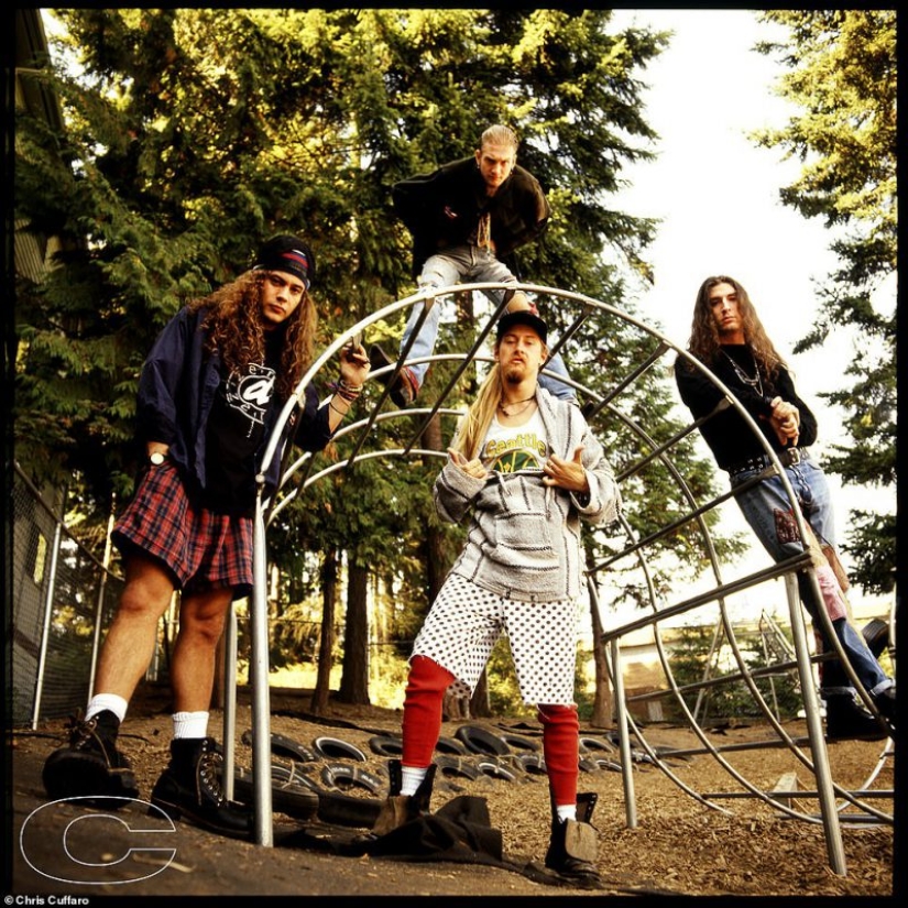 La última revolución del Rock: raras fotos de bandas de culto grunge de los 90 por Chris Cuffaro La última revolución del Rock: raras fotos de bandas de culto grunge de los 90 por Chris Cuffaro