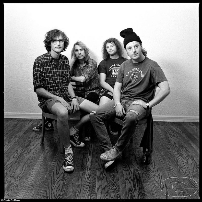 La última revolución del Rock: raras fotos de bandas de culto grunge de los 90 por Chris Cuffaro La última revolución del Rock: raras fotos de bandas de culto grunge de los 90 por Chris Cuffaro
