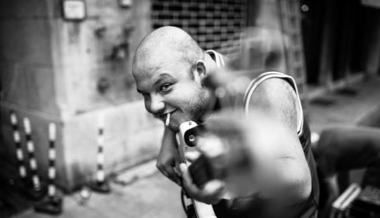 La Magia en Blanco y Negro de los Retratos Callejeros de Giulio Magnifico La Magia en Blanco y Negro de los Retratos Callejeros de Giulio Magnifico