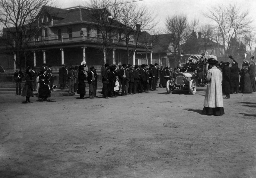 La mayor carrera de coches de la historia: 20 mil kilómetros en carros con motor La mayor carrera de coches de la historia: 20 mil kilómetros en carros con motor
