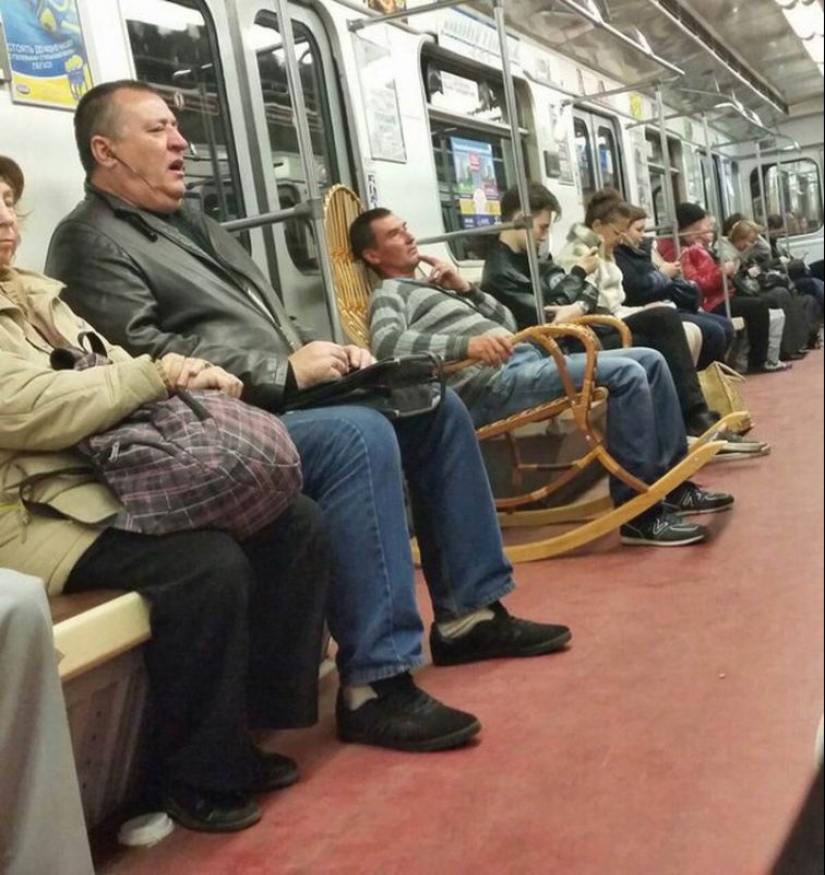 La moda de la gente: el más brillante de los pasajeros en el metro