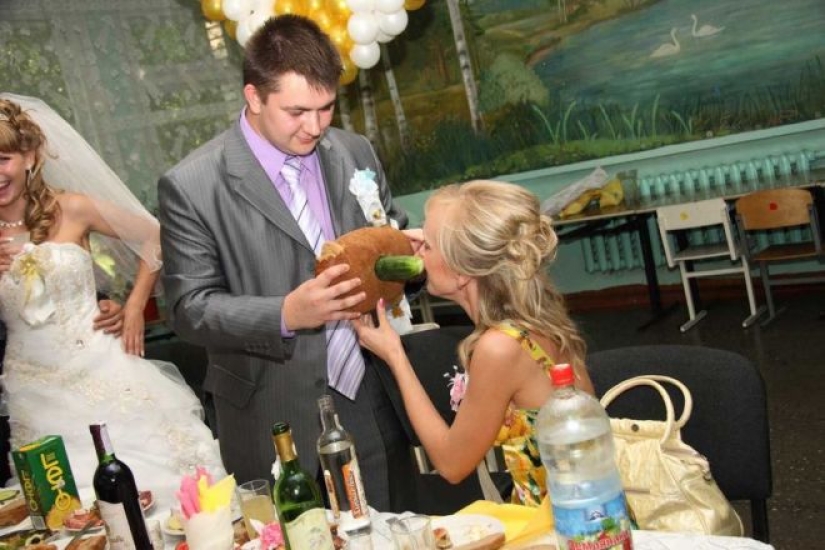 La más extraña de las competiciones en la boda: 25 fotos que todos avergonzado La más extraña de las competiciones en la boda: 25 fotos que todos avergonzado