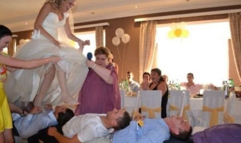 La más extraña de las competiciones en la boda: 25 fotos que todos avergonzado La más extraña de las competiciones en la boda: 25 fotos que todos avergonzado