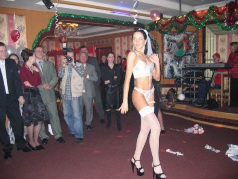 La más extraña de las competiciones en la boda: 25 fotos que todos avergonzado La más extraña de las competiciones en la boda: 25 fotos que todos avergonzado