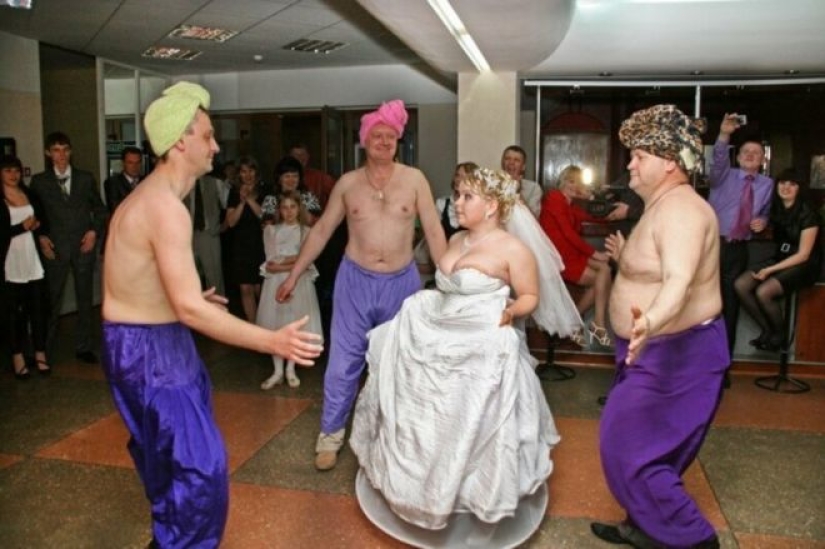 La más extraña de las competiciones en la boda: 25 fotos que todos avergonzado La más extraña de las competiciones en la boda: 25 fotos que todos avergonzado