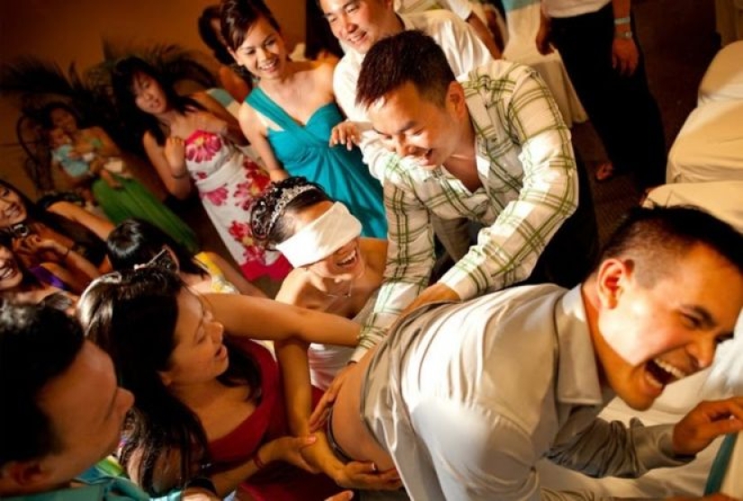 La más extraña de las competiciones en la boda: 25 fotos que todos avergonzado La más extraña de las competiciones en la boda: 25 fotos que todos avergonzado