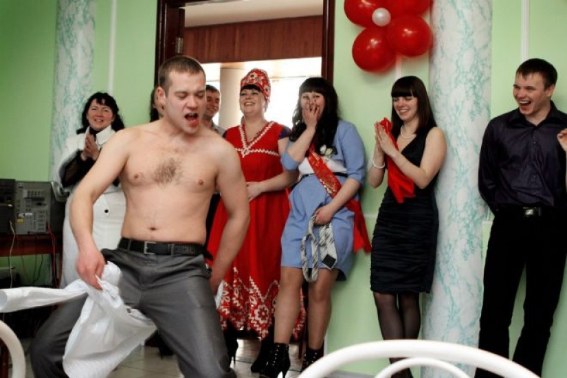 La más extraña de las competiciones en la boda: 25 fotos que todos avergonzado La más extraña de las competiciones en la boda: 25 fotos que todos avergonzado