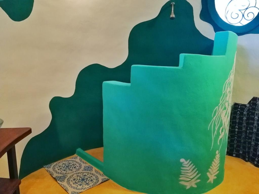 La mujer construida en el medio de la selva de la casa es de concreto y detergente La mujer construida en el medio de la selva de la casa es de concreto y detergente