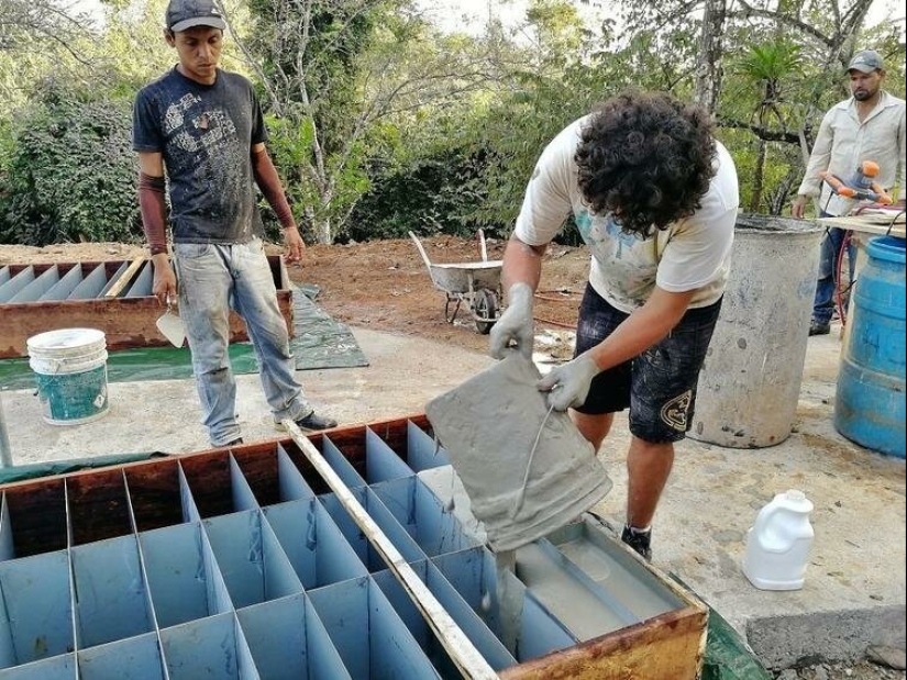 La mujer construida en el medio de la selva de la casa es de concreto y detergente La mujer construida en el medio de la selva de la casa es de concreto y detergente