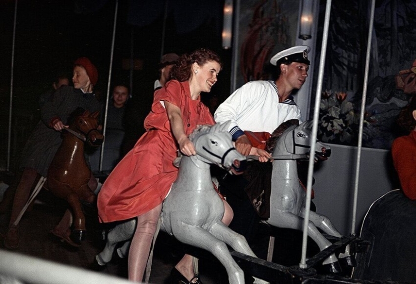 La revista "Ogonek": ilustraciones de la vida Soviética La revista "Ogonek": ilustraciones de la vida Soviética