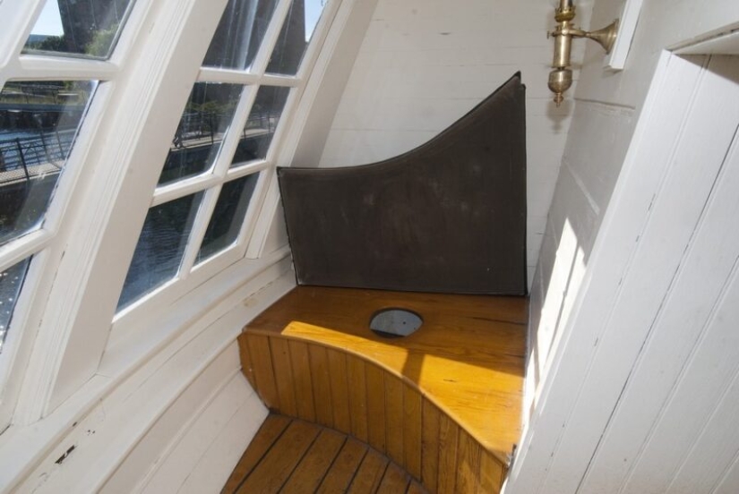 La vela: cómo ir al baño de la gente de mar de los últimos La vela: cómo ir al baño de la gente de mar de los últimos