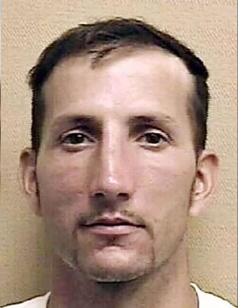 La verdadera historia del ladrón Jeffrey Manchester, que se escondió en el tejado de una juguetería.