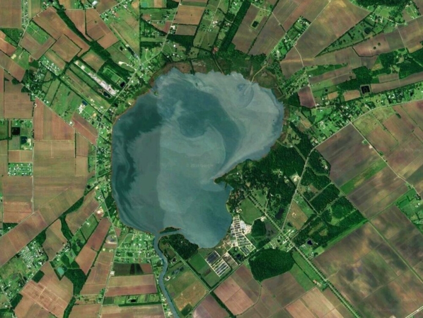 Lake Pener Incident: How a Hole in the Bottom Sucked in a Drilling Rig, 11 Barges and an Island