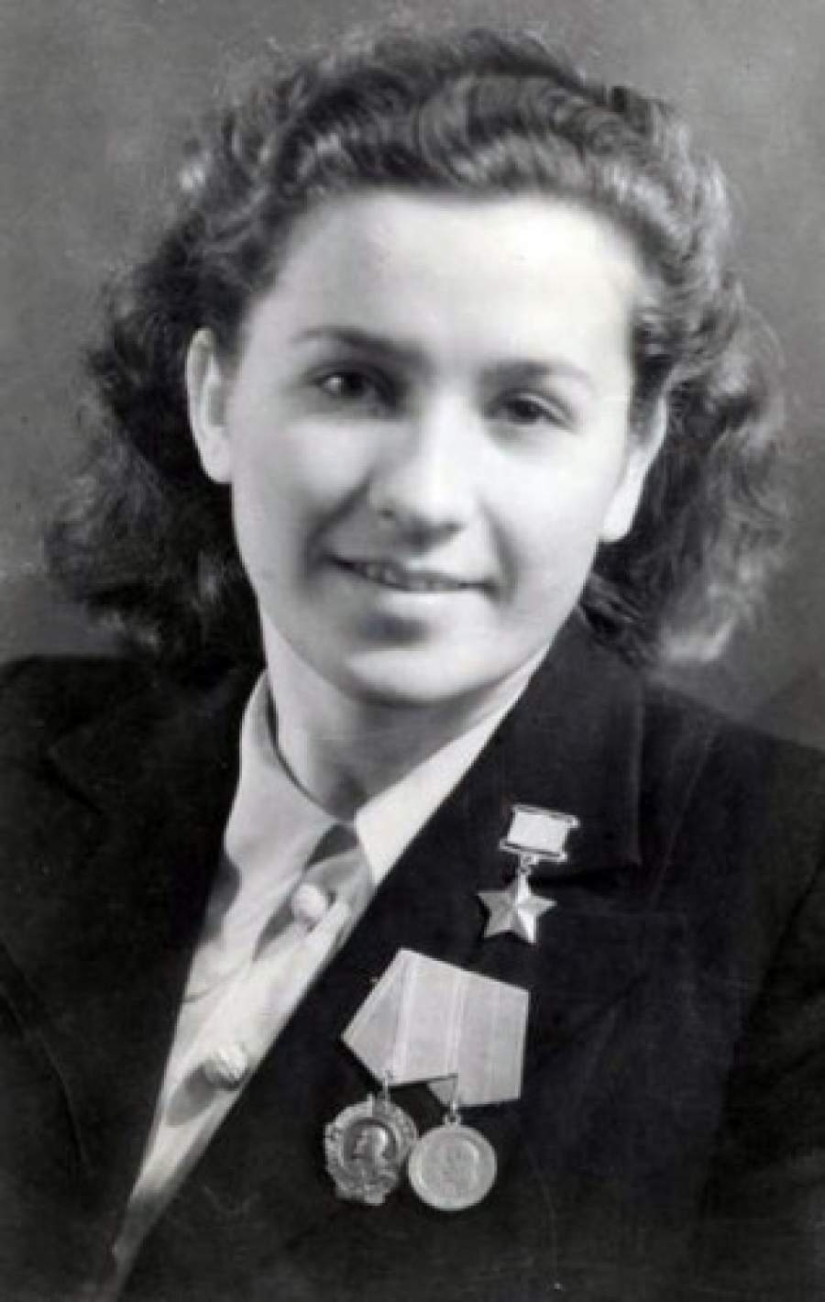 Las 14 oficiales de inteligencia femeninas más bellas de la historia