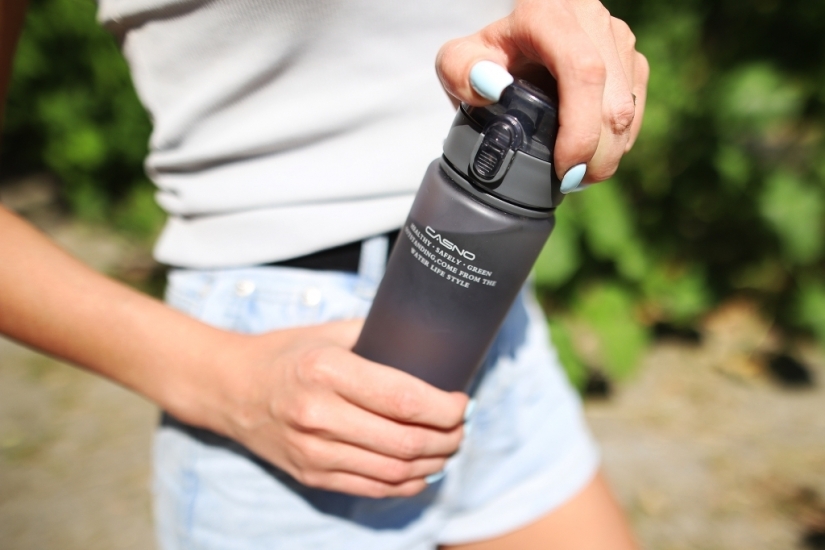 Las botellas de plástico reutilizables resultaron ser peligrosas para los seres humanos Las botellas de plástico reutilizables resultaron ser peligrosas para los seres humanos