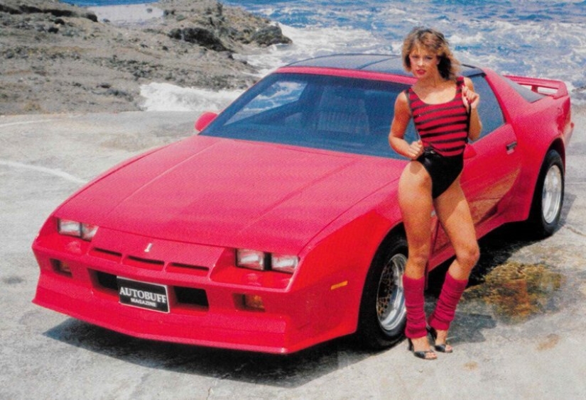 Las niñas y los coches de los 80: una colección de la emblemática revista fotos Autobuff Las niñas y los coches de los 80: una colección de la emblemática revista fotos Autobuff