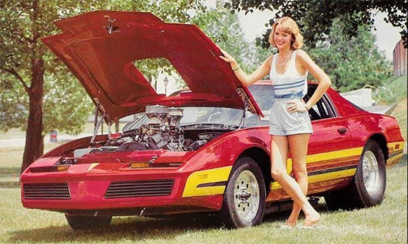 Las niñas y los coches de los 80: una colección de la emblemática revista fotos Autobuff Las niñas y los coches de los 80: una colección de la emblemática revista fotos Autobuff