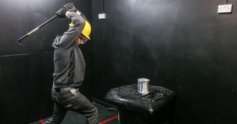 Las salas de ira son una forma popular de lidiar con el estrés, quitándole el pan a los psicólogos Las salas de ira son una forma popular de lidiar con el estrés, quitándole el pan a los psicólogos