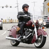 Let's go! Pitt, cher, Gosling and other star riders