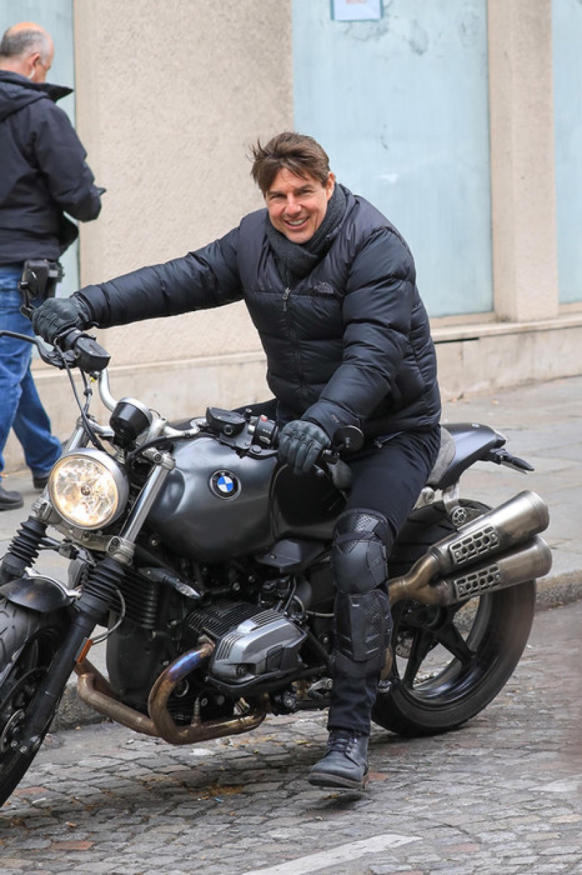 Let's go! Pitt, cher, Gosling and other star riders