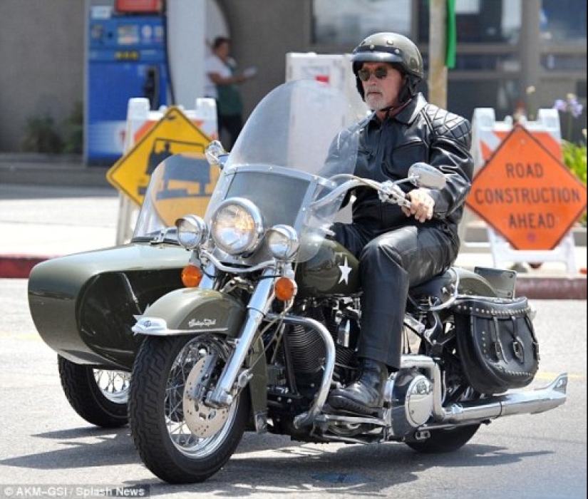 Let's go! Pitt, cher, Gosling and other star riders