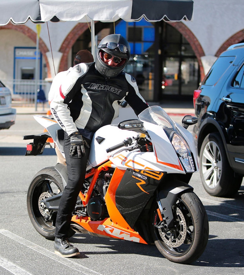 Let's go! Pitt, cher, Gosling and other star riders