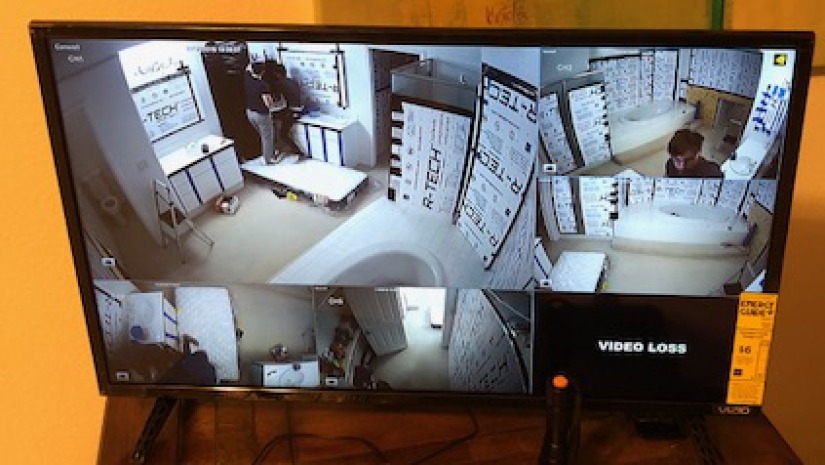 Life in the dark: the mad bet of poker players