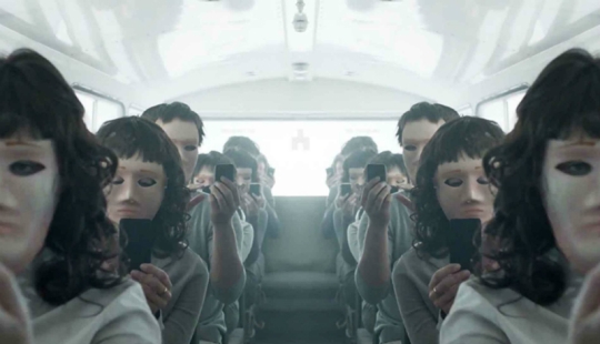 Likes are like a drug: Scientists have explained why we don't get rid of smartphones