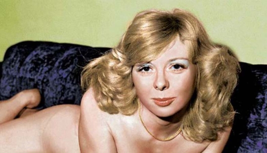 "Lo amaba tanto que habría escalado el Everest con una violeta en la nariz por él": la historia de la loca pasión de Joyce McKinney