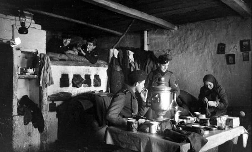 "Lo principal es no morir en ropa interior masculina": cómo las mujeres sobrevivieron y hicieron frente a la vida cotidiana durante la guerra