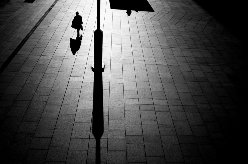 Lonely figures in a black-and-white world: mesmerizing images by a Japanese photographer Lonely figures in a black-and-white world: mesmerizing images by a Japanese photographer
