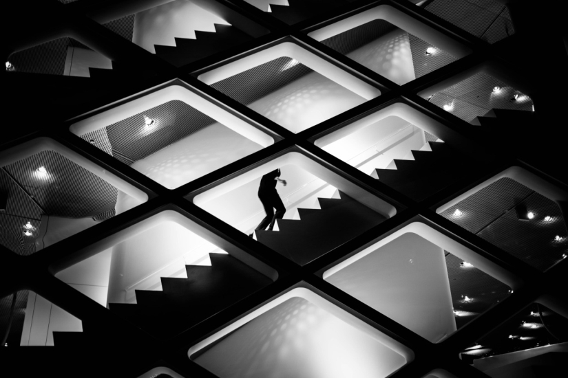 Lonely figures in a black-and-white world: mesmerizing images by a Japanese photographer Lonely figures in a black-and-white world: mesmerizing images by a Japanese photographer