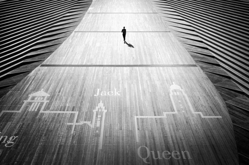 Lonely figures in a black-and-white world: mesmerizing images by a Japanese photographer Lonely figures in a black-and-white world: mesmerizing images by a Japanese photographer