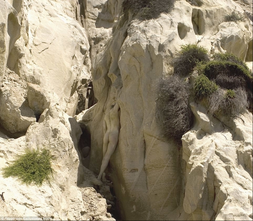 Look for a woman: nude models blend in with the landscape