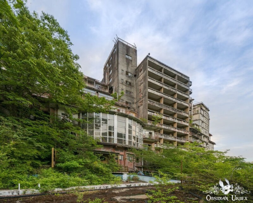Looks like an abandoned Japanese resort and Spa Looks like an abandoned Japanese resort and Spa