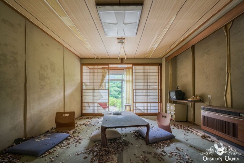 Looks like an abandoned Japanese resort and Spa Looks like an abandoned Japanese resort and Spa