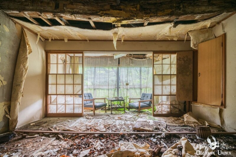 Looks like an abandoned Japanese resort and Spa Looks like an abandoned Japanese resort and Spa