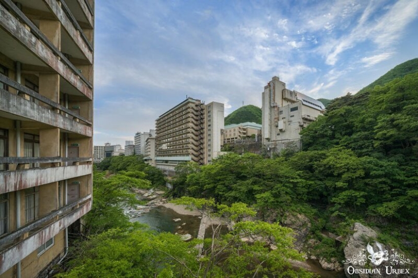 Looks like an abandoned Japanese resort and Spa Looks like an abandoned Japanese resort and Spa