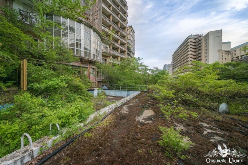 Looks like an abandoned Japanese resort and Spa Looks like an abandoned Japanese resort and Spa
