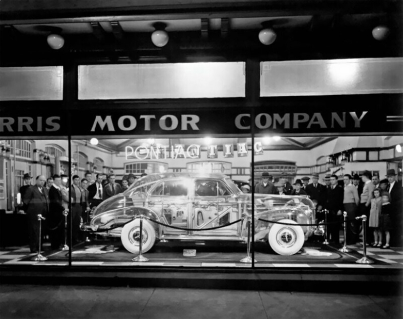 Looks like the car Ghost Pontiaс Plexiglas 1939 Looks like the car Ghost Pontiaс Plexiglas 1939